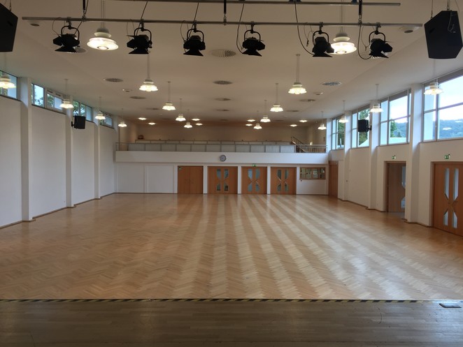 Saal aus Sicht der Bühnenposition